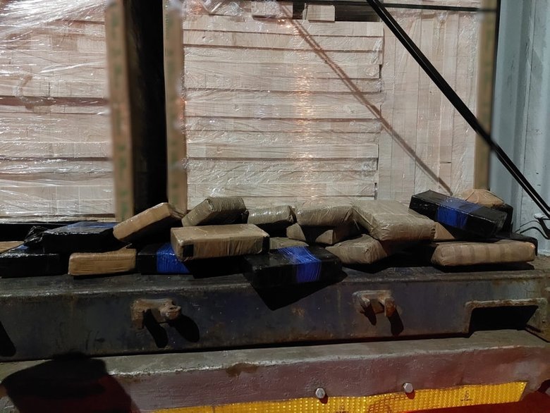 Ekvador’dan İzmir’e gelen gemide 25,8 kilo kokain ele geçirildi