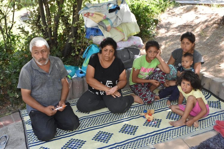 İzmir’de parkta yaşayan ailenin dramı yürekleri burkuyor