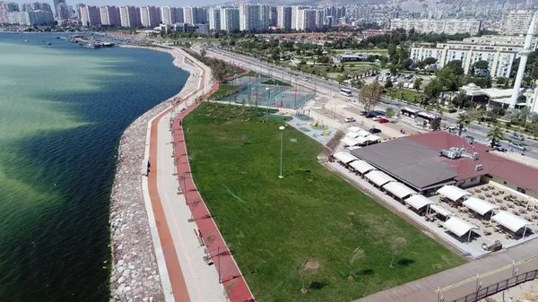 yaz-sicaklari-bastirdi-izmir-sicaklarinda-icinizi-serinletecek-10-iyi-fikir-1780409363751.jpeg