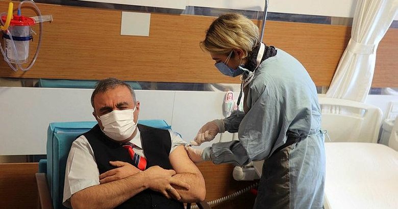 Çanakkale’de sağlık çalışanlarına aşı uygulaması başladı