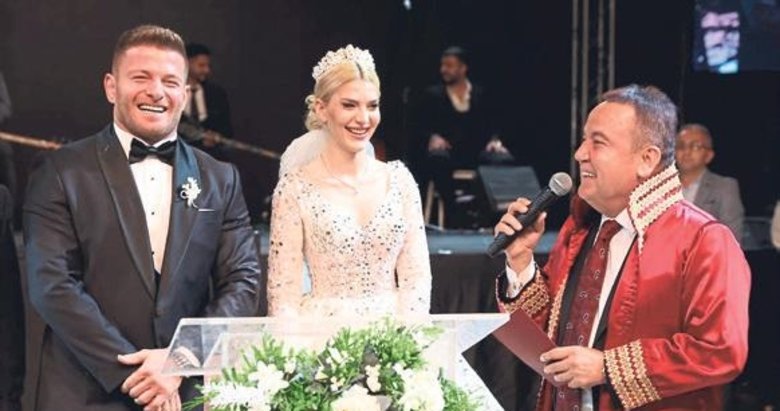 İsmail ve İlayda’dan Antalya’da ikinci düğün
