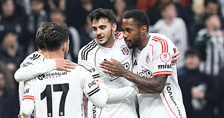 Beşiktaş dört köşe!