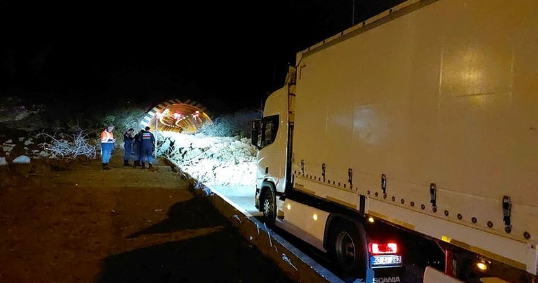 Bolu Dağı’nda heyelan! TEM trafiğe kapandı