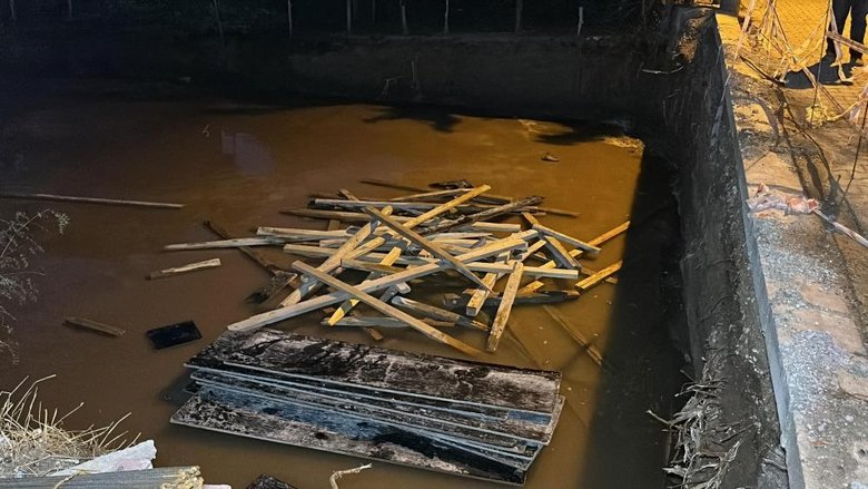 Kavga eden 2 kişi inşaatın temel çukuruna düşerek yaralandı