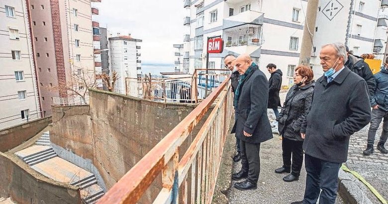 Çöken istinat duvarı 45 gündür kaldırılmadı