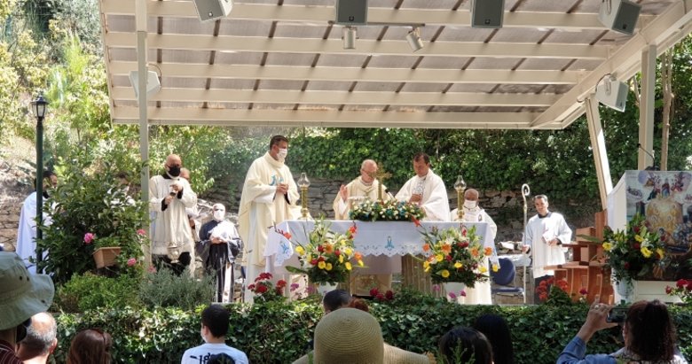 Izmir Deki Meryemana Evi Nde Goge Yukselis Ayini Izmir Haberleri