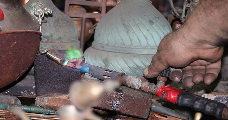 İzmir Kemeraltı Çarşısı’nda bu işi yapan tek kişi kaldı! Üretip Dubai, Katar ve Tayland’a gönderiyor