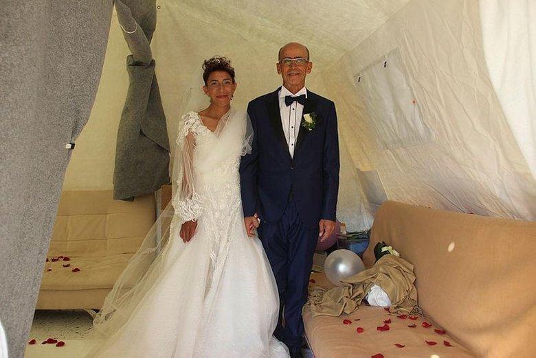 Depremzede çiftin mutlu günü! Çadır kentte dünyaevine girdiler