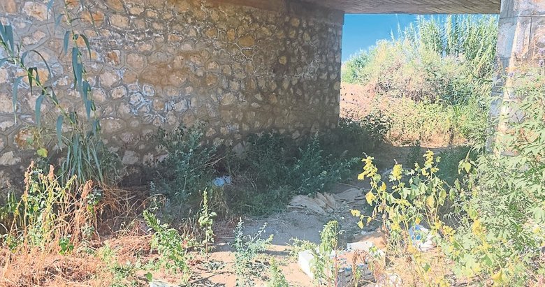 İzmir’de bebeğini köprünün altına gömdü