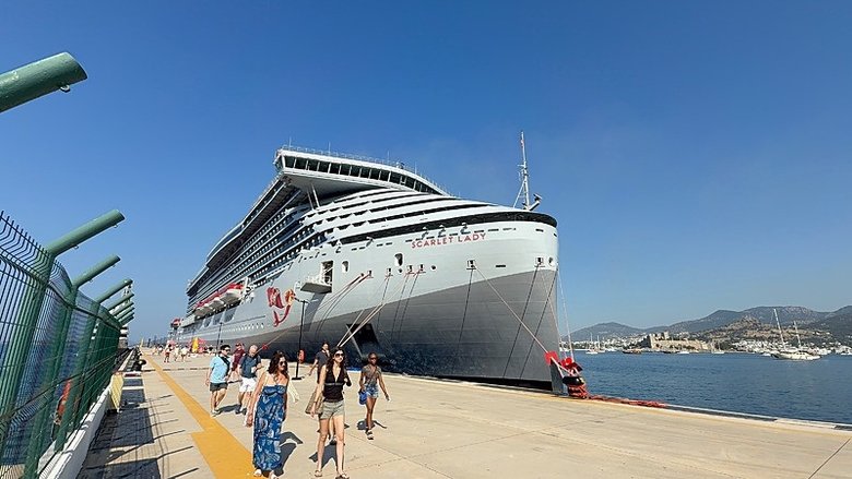 Scarlet Lady Bodrum’da: 2 bin 521 yolcu getirdi