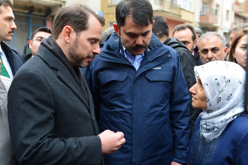 Hazine ve Maliye Bakanı Berat Albayrak Elazığ’daki depremzedeleri ziyaret etti