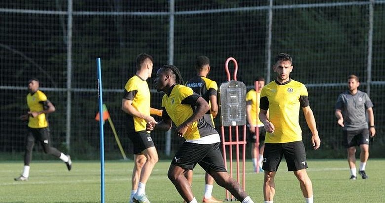 Manisa FK Süper Lig’e çıkmak için var gücüyle mücadele edecek