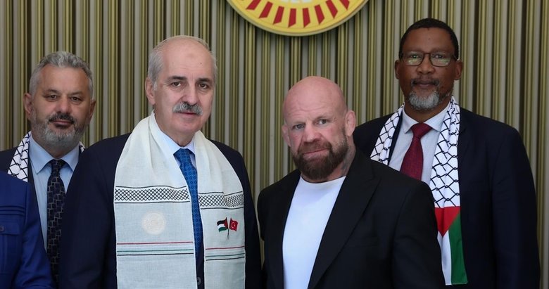 ABD’li sporcu Monson, Müslüman olduktan sonra ilk cuma namazını TBMM’de kıldı