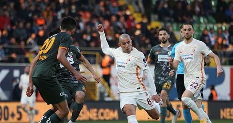 Aslan ateşle oynuyor