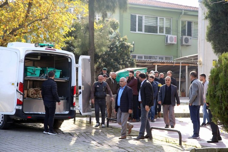 İzmir’de eşi tarafından öldürülen kadının cenazesi Manisa’da toprağa verildi