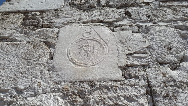 Denizli’de skandal olay! Antik kentten götürülen eserler duvar yapımında kullanılmış