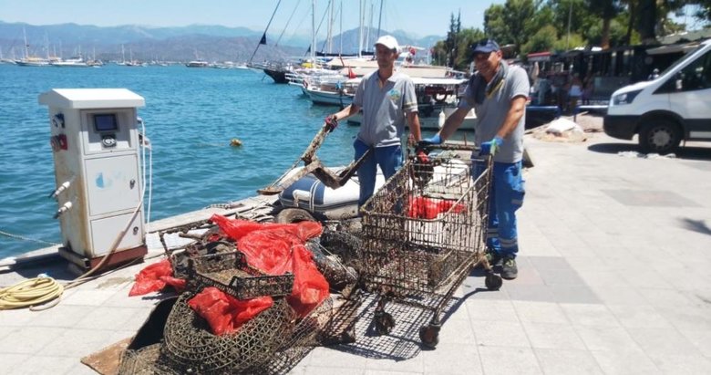 Fethiye’de denizden market arabası çıktı