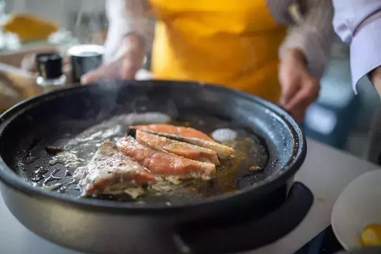 Eve sinen balık kokusu nasıl çıkar? İşte pratik çözümü...