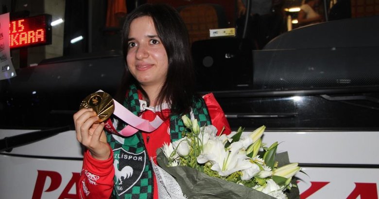 Şampiyon Şeydanur’a Denizli’de coşkulu karşılama