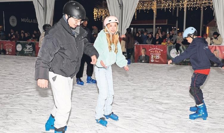 Meydanlarda yeni yıl coşkusu