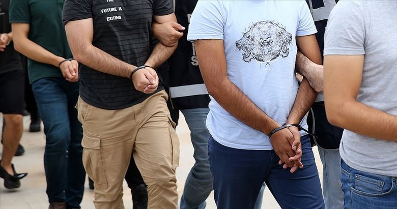 İzmir merkezli 11 ilde FETÖ/PDY operasyonu