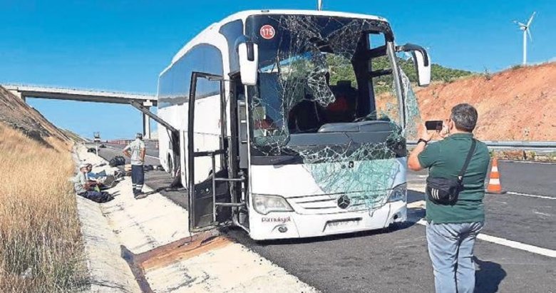 Yolcu otobüsü yan yattı: 33 yaralı
