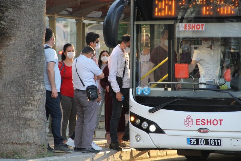 Tam kapanma sona erdi, İzmir’de yoğunluk başladı