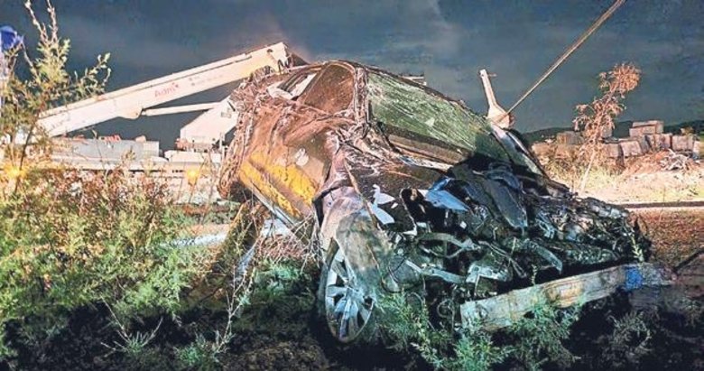 Otomobil yayaya çarptı: 1 ölü, 2 yaralı