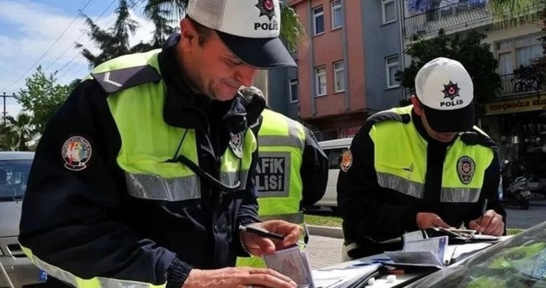 İzmir’de polisten kaçtı, kaza yaptı: 69 bin 260 lira ceza yedi