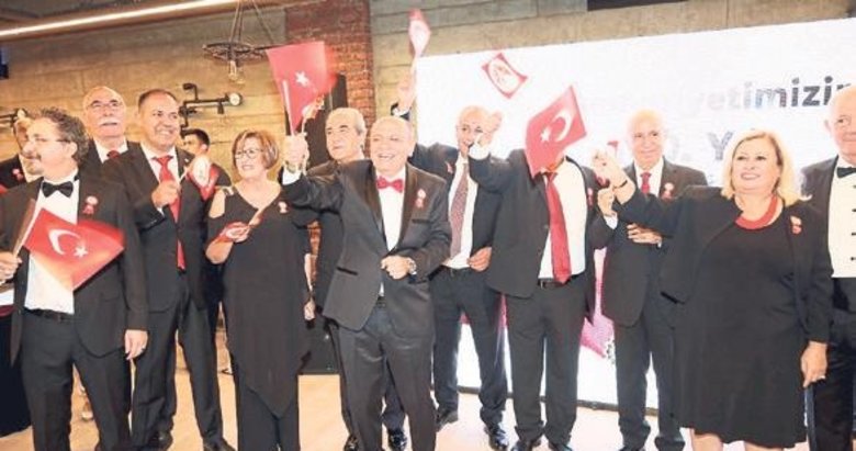 İZSİAD’dan 100. yıla yakışan kutlama