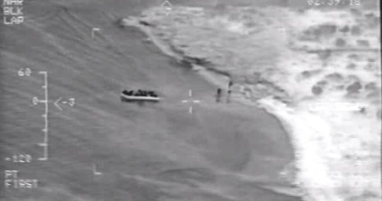 Denizde helikopterle tespit edilen 41 kaçak göçmen yakalandı
