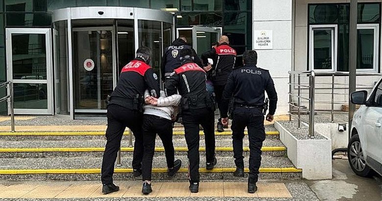 Whatsapp grubunda polise hakaret eden iki zanlı paketlendi