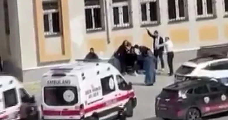 SON DAKİKA: İstanbul Esenyurt’ta lisede bıçaklı kavga! Yaralı öğrenciler var