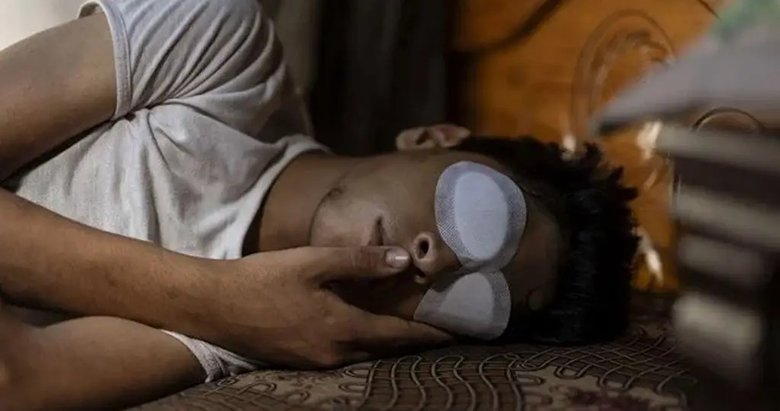 Aç kalan Gazze’li Taha gözlerini kaybetti