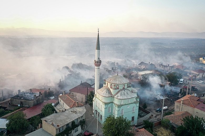 Bakan Yumaklı, Çanakkale’de başlayan yangınlara dair açıklama yaptı: yangını ihmaller zinciri çıkartıyor