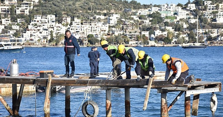 Bodrum’da kaçak liman ve iskeleler yıkıldı