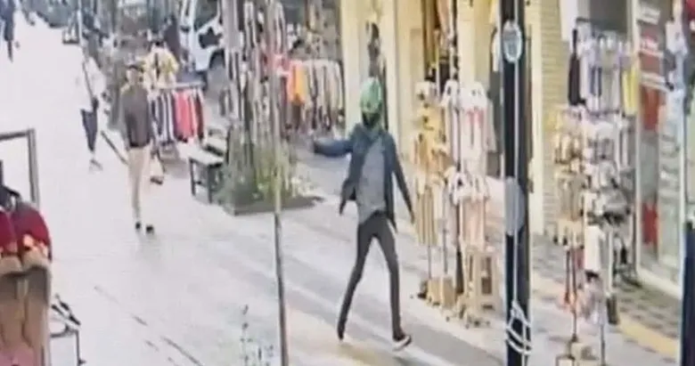 İzmir’de infaz gibi saldırı! Motosiklet kaskıyla geldi; vurdu kaçtı