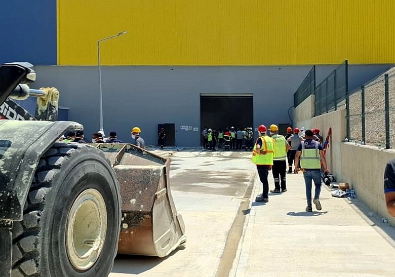 Kütahya’daki yangında dumandan etkilenen 2 işçi hastanelik oldu