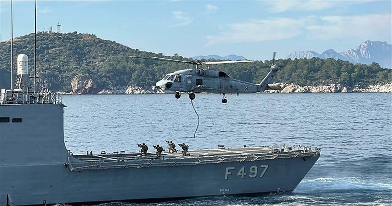 Donanmamızdan Ege’de gövde gösterisi! Mavi Vatan-2025 Tatbikatı’nın seçkin gözlemci günü başladı