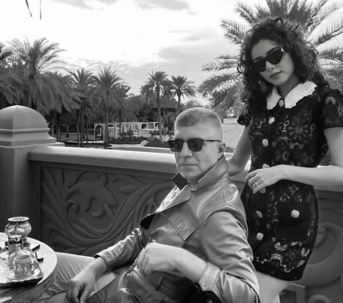 Özcan Deniz kesenin ağzını açtı! Eşine aldığı hediye dudak uçuklattı