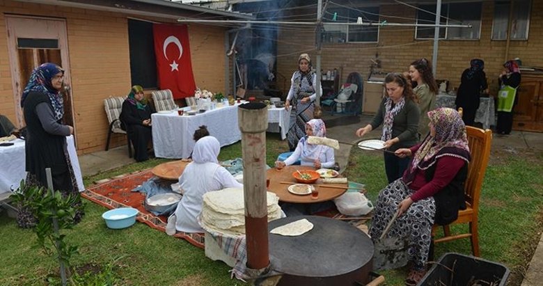 Avustralyalı Türkler ’yufka ekmek’ geleneğini sürdürüyor