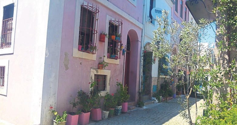 Evini zorla sattırmak isteyen kızını öldürdü