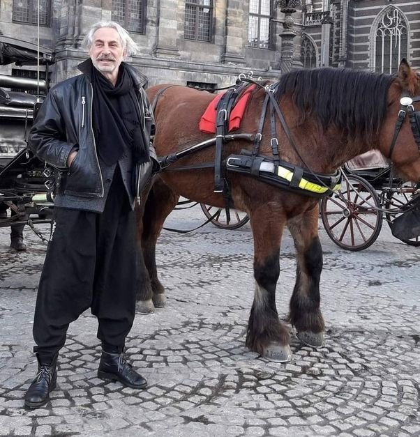 Oyuncu Rıza Akın son yolculuğuna uğurlandı