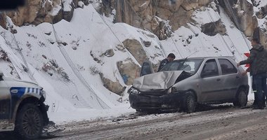 Mevsimin ilk kar yağışında kaza şoku