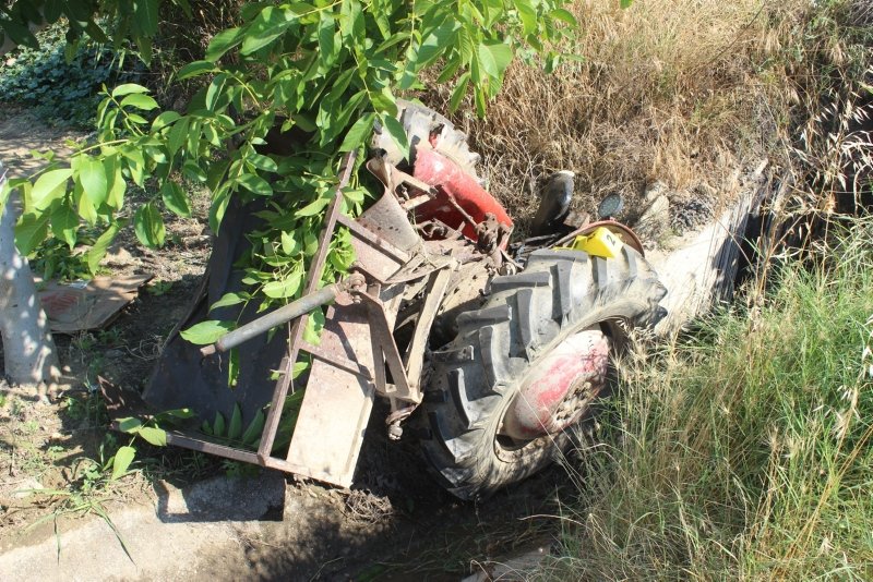 Manisa’da feci kaza! Traktör ikiye bölündü