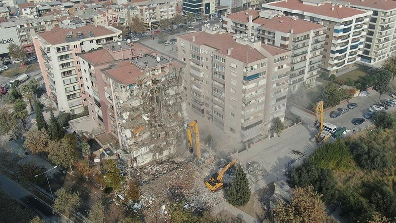 İzmir depreminin ardından ağır hasarlı binalardan 58’inin yıkımı tamamlandı