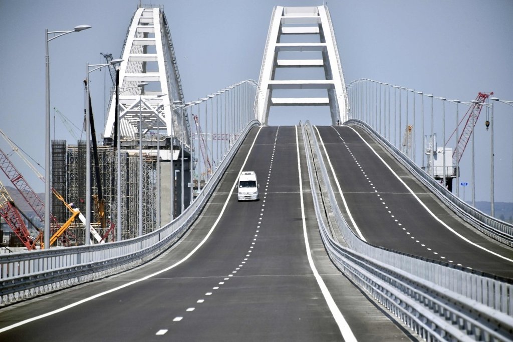 Rusya ile Kırım yarımadası arasında inşa edilen 19 kilometrelik Kerç köprüsü