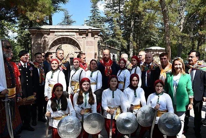 bilal-erdogan-sogut-ertugrul-gaziyi-anma-ve-yoruk-senliklerinde-konustu-alparslan-kapiyi-acti-ertugrul-gazi-bu-1757766290493.jpeg