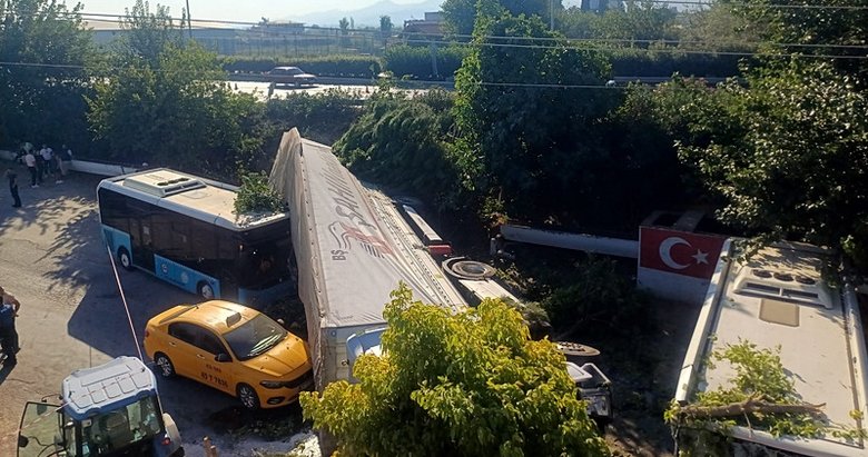 Manisa’da TIR felakete sebep oldu: 1 ölü, 2 yaralı