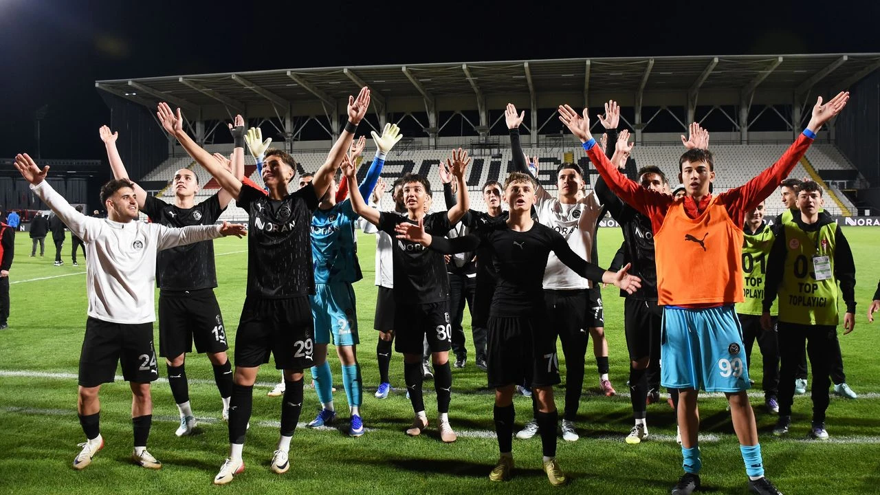 Manisa FK bu yıl gençlerine güvendi